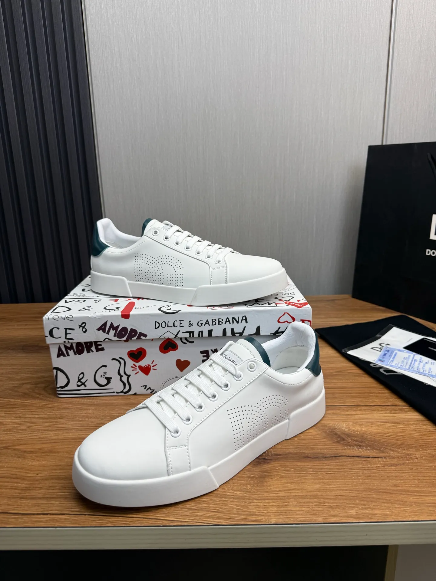 Men's men's shoes💰460💰Dolce & gabbana (DG) official website synchronized new models💥1 fashion hot models: 1 exclusive mold opening ✅ imported cowhide for the upper, unique brand style logo upper 💥sheepskin foot pads 🐑original private mold outsole ✔️36-44 (38.45 custom-made, non-refundable)